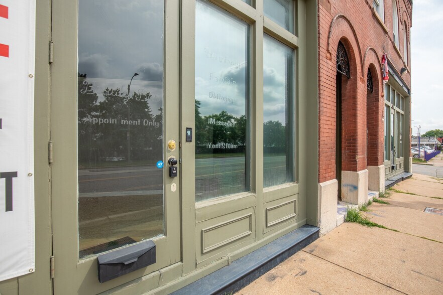 6823 Manchester Ave, Saint Louis, MO à louer - Photo du bâtiment - Image 2 de 6