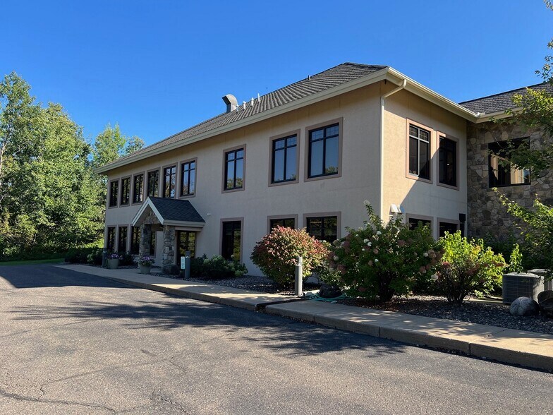 2920 College Dr, Rice Lake, WI à louer - Photo du bâtiment - Image 1 de 11