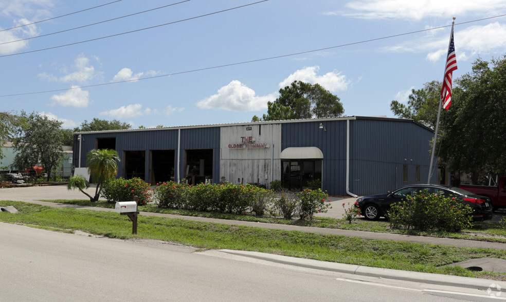 271 Commercial Blvd, Naples, FL for lease - Primary Photo - Image 1 of 7