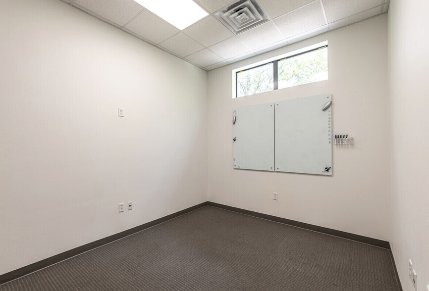 3348 Peden Rd, Fort Worth, TX for lease - Interior Photo - Image 2 of 24