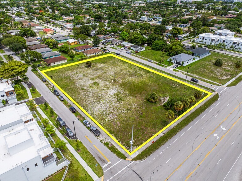 3058 NW 4th Ct, Pompano Beach, FL à vendre - Photo du bâtiment - Image 2 de 13