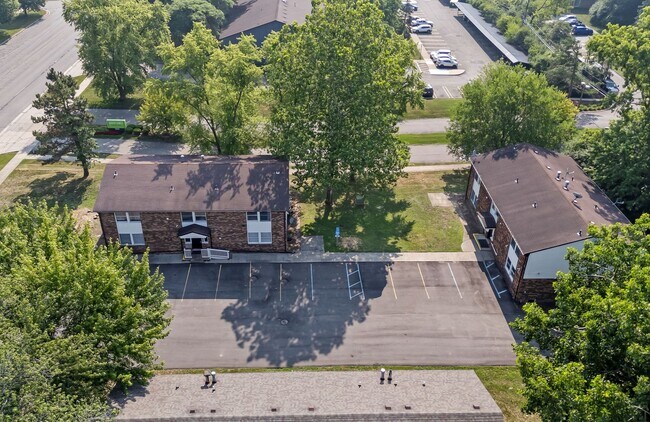 Plus de détails pour 15925-15929 W 11 Mile Rd, Southfield, MI - Multi-résidentiel à vendre