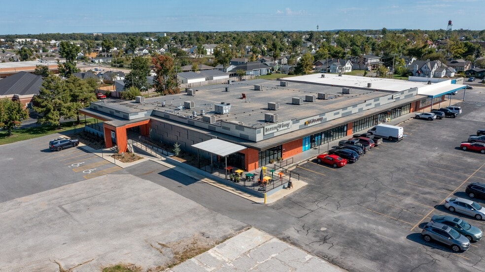 719 W Walnut St, Rogers, AR à louer - Photo du bâtiment - Image 2 de 4