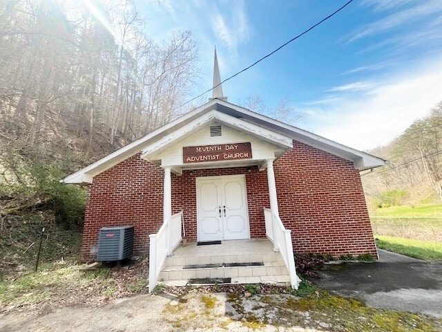 151 Old Ferrells Creek Lane, Belcher, KY à vendre Photo principale- Image 1 de 6
