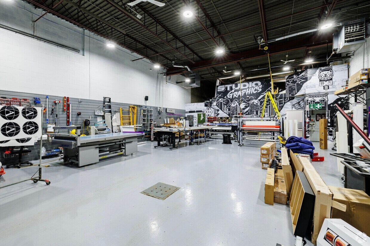 2900-2990 Rue Halpern, Montréal, QC à louer Photo intérieure- Image 1 de 9