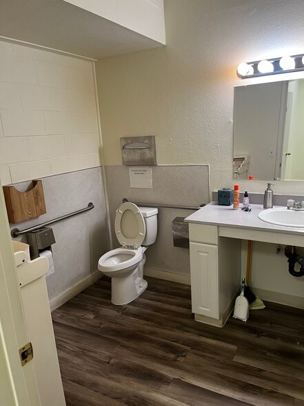 11815 NE Highway 99, Vancouver, WA for lease - Building Photo - Image 2 of 6