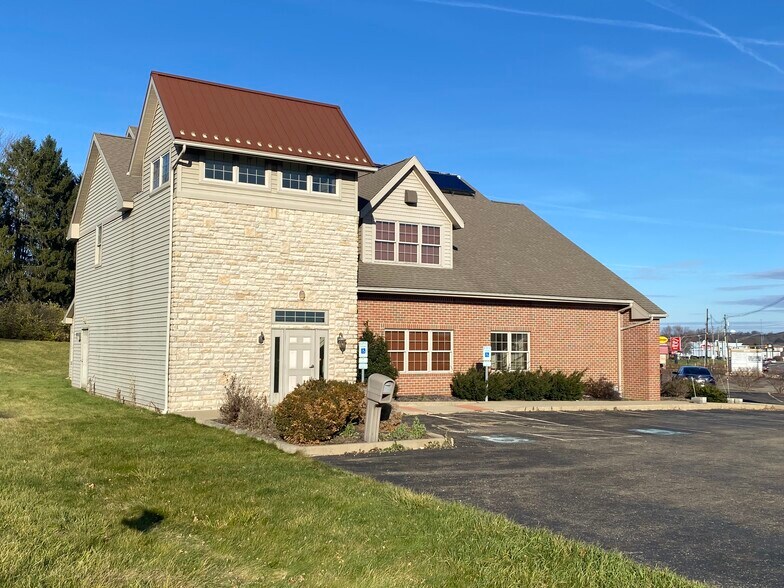 4601 Everhard Rd NW, Canton, OH à louer - Photo du bâtiment - Image 3 de 22