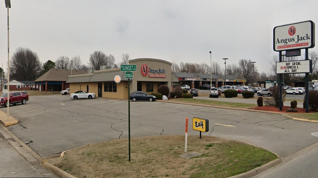 2638 W Sunset Ave, Springdale, AR for lease Building Photo- Image 1 of 1