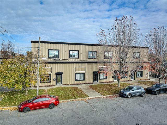 1310-1360 Av St-Jacques, Saint-hyacinthe, QC à louer - Photo principale - Image 1 de 5