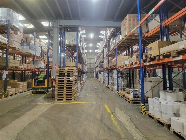 Industrial in Villeneuve-la-Garenne for lease - Building Photo - Image 3 of 7