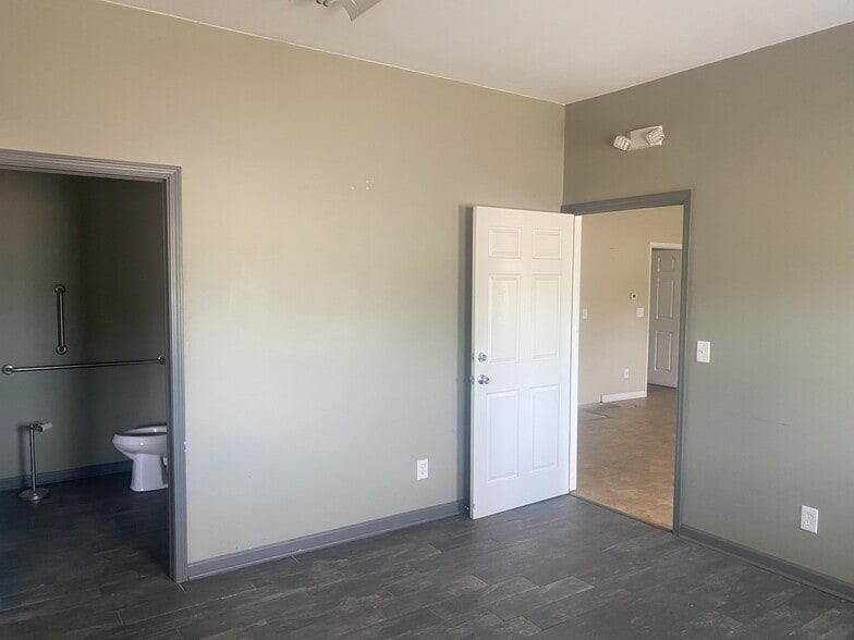 108 Heath St, Lockport, NY for sale - Interior Photo - Image 3 of 17