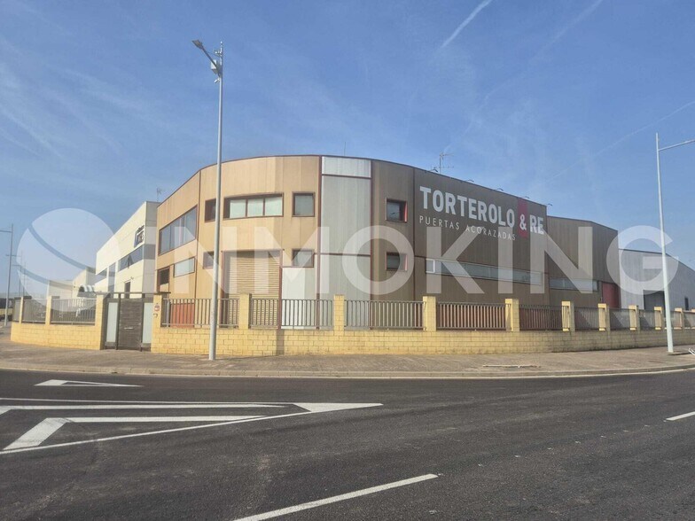 Industrial in Algemesí, Valencia for sale - Building Photo - Image 2 of 14