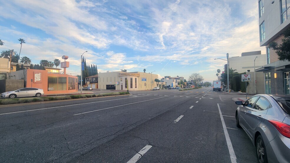 1000 N Fairfax Ave, West Hollywood, CA à vendre - Photo du bâtiment - Image 2 de 10