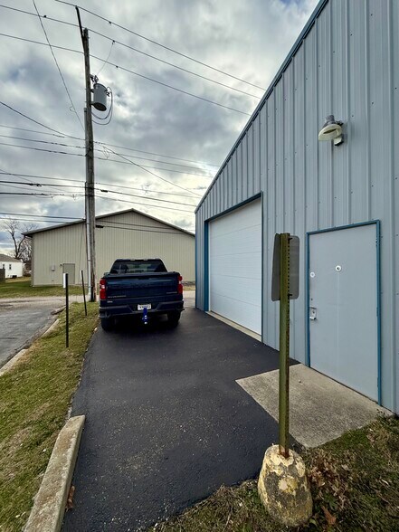 612 E Tipton St, Seymour, IN à louer - Photo du bâtiment - Image 2 de 6