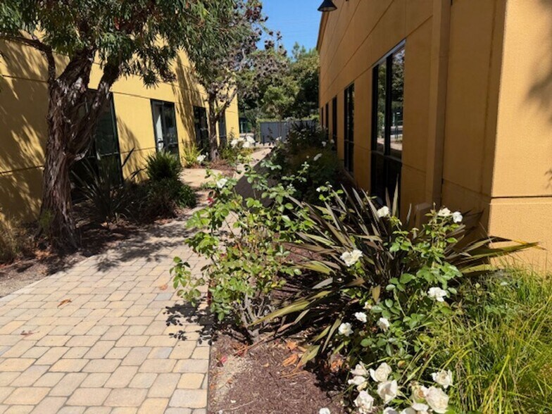 465 N Whisman Rd, Mountain View, CA à louer - Photo du bâtiment - Image 3 de 17