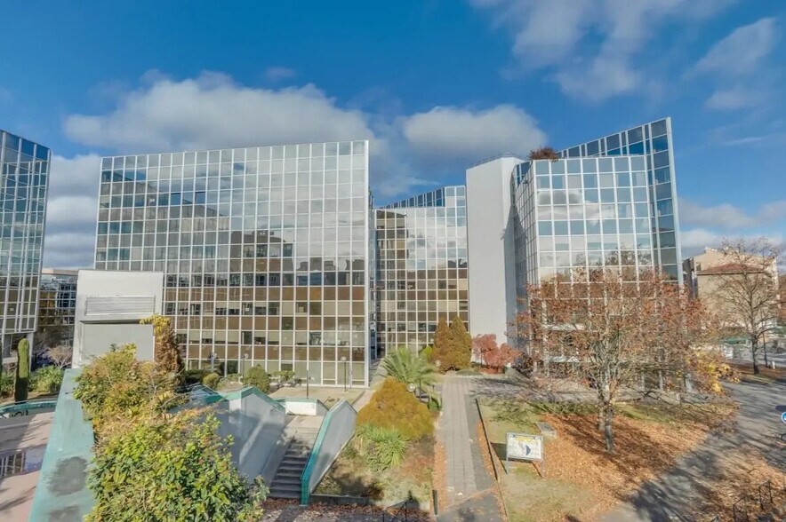 Office in Toulouse for lease - Building Photo - Image 2 of 30