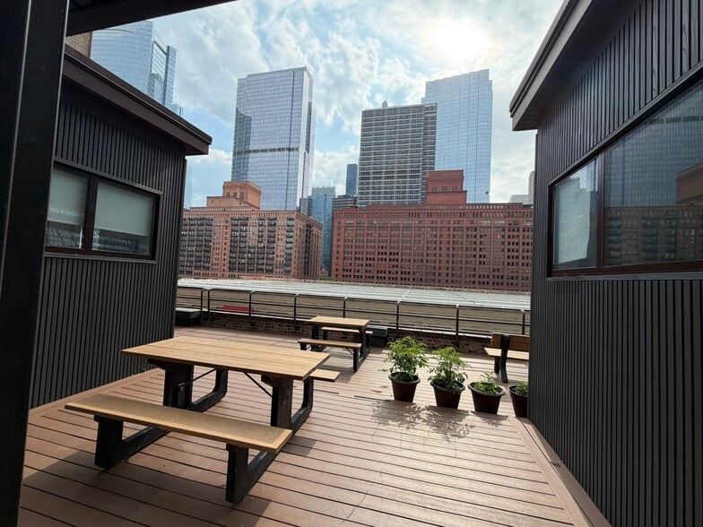 118 N Clinton St, Chicago, IL for lease - Building Photo - Image 3 of 13