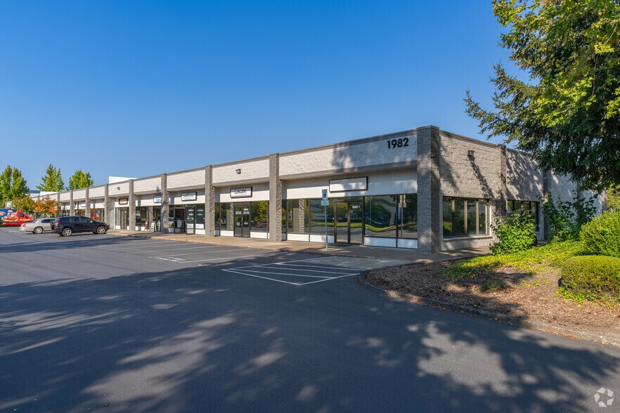 1800 NE 25th Ave, Hillsboro, OR à louer - Photo du bâtiment - Image 2 de 5