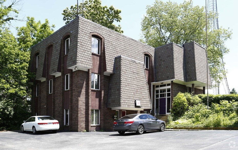 954 W North Bend Rd, Cincinnati, OH à louer - Photo du bâtiment - Image 2 de 12