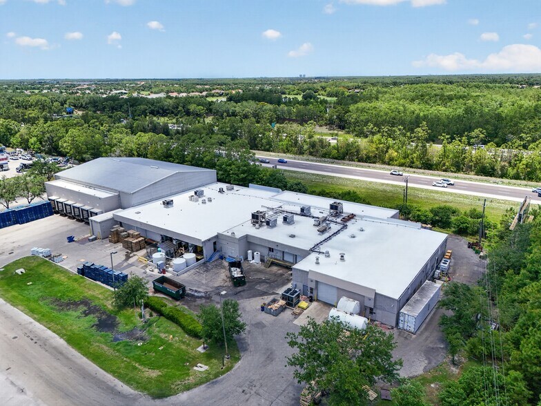9910 Bavaria Rd, Fort Myers, FL à louer - Photo du bâtiment - Image 3 de 7