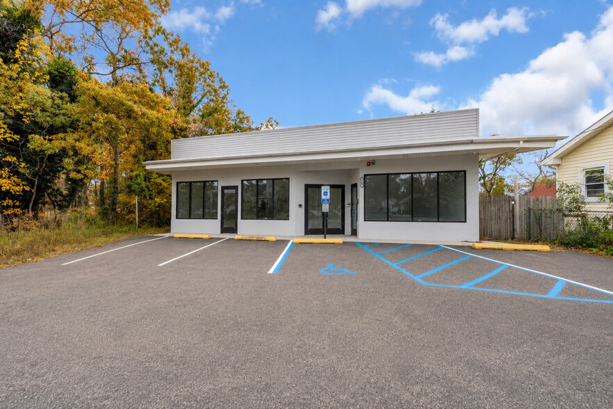 736 Mantoloking Rd, Brick, NJ à vendre - Photo du bâtiment - Image 2 de 15