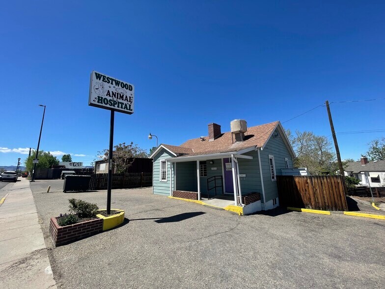5015 Morrison Rd, Denver, CO à vendre - Photo du bâtiment - Image 2 de 25