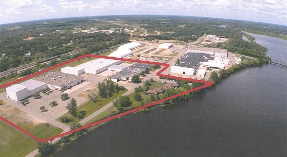 700 Paul Larson Memorial Dr, Little Falls, MN à vendre - Photo du bâtiment - Image 2 de 2