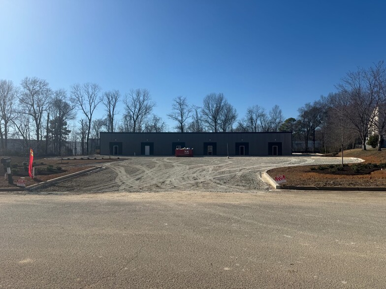 176 Commerce Center Cir, Jackson, TN for lease - Building Photo - Image 3 of 10