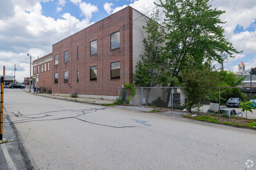 60 Main St, Nashua, NH à louer - Photo du bâtiment - Image 2 de 4