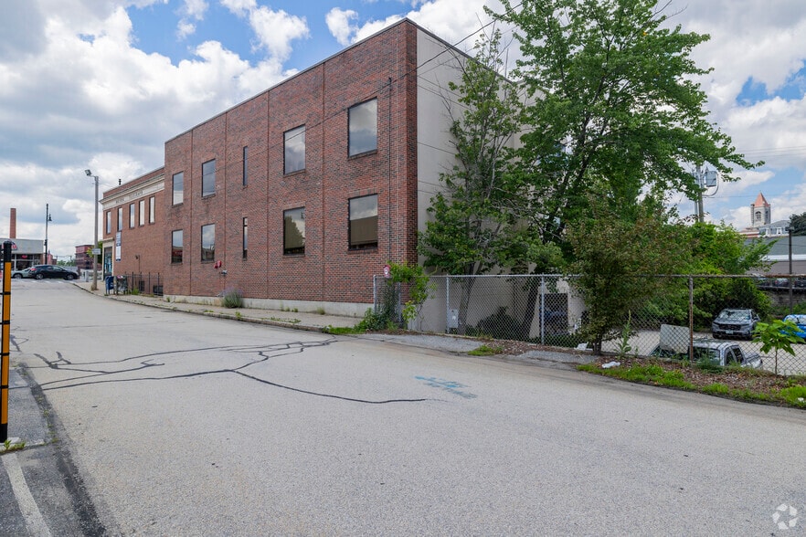 60 Main St, Nashua, NH à louer - Photo du bâtiment - Image 2 de 4