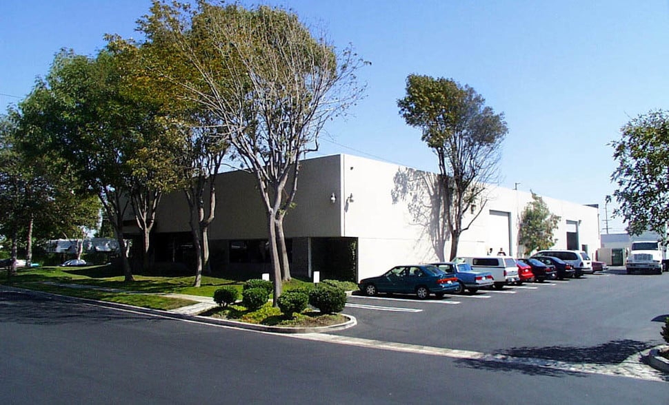 1001 Brioso Dr, Costa Mesa, CA for lease - Primary Photo - Image 1 of 7
