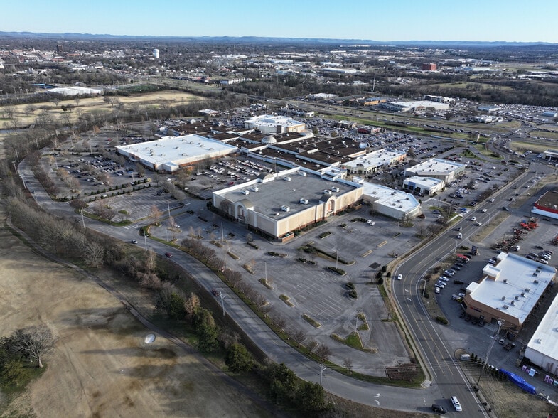 1720 Old Fort Pky, Murfreesboro, TN for sale - Building Photo - Image 3 of 7