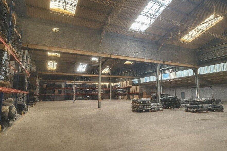 Industrial in Marseille for lease - Interior Photo - Image 3 of 6