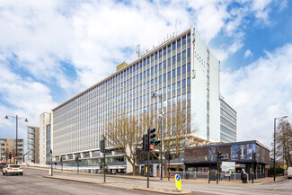 Plus de détails pour 68-70 London Rd, Twickenham - Bureau à louer