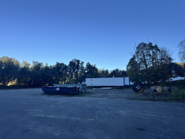 300 Roosevelt Dr, Seymour, CT à louer - Photo du bâtiment - Image 2 de 3