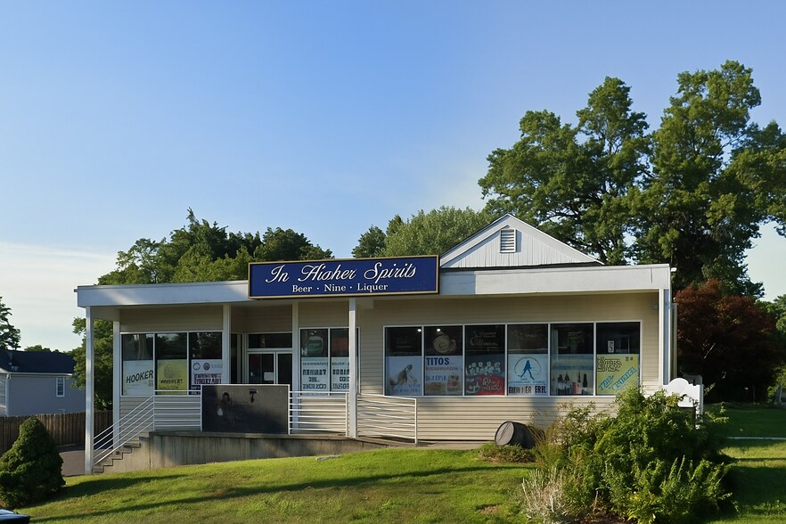 525 Tunxis Hill Rd, Fairfield, CT à vendre - Photo du bâtiment - Image 2 de 4