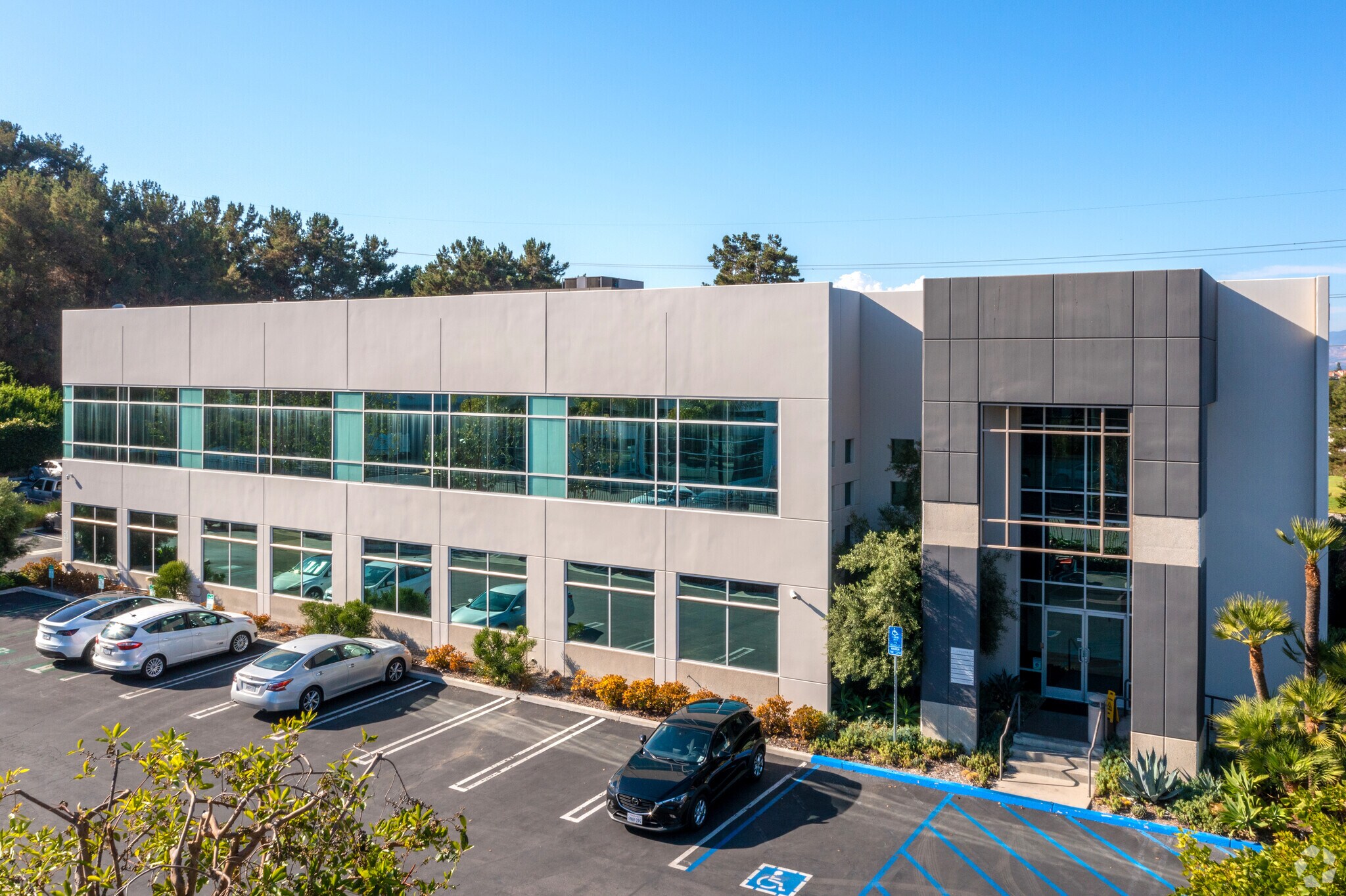 1 Columbia, Aliso Viejo, CA à louer Photo du bâtiment- Image 1 de 5