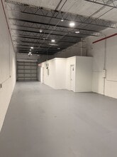 2696 NW 31st Ave, Lauderdale Lakes, FL for lease Interior Photo- Image 2 of 6