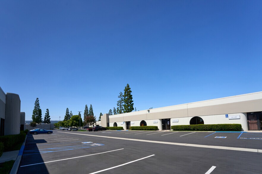 14747 Artesia Blvd, La Mirada, CA à louer - Photo du bâtiment - Image 3 de 7