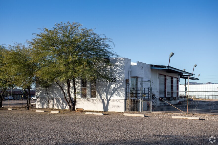 2455 N Fairview Ave, Tucson, AZ à louer - Photo du bâtiment - Image 2 de 4
