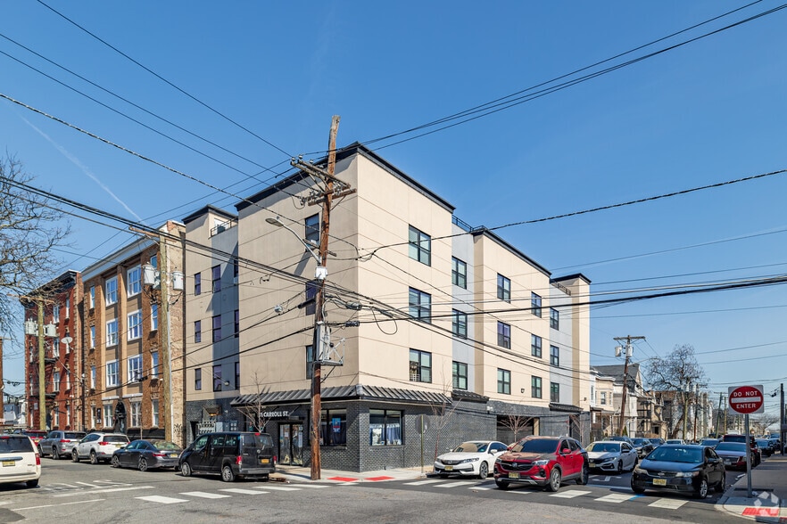 51-53 Carroll St, Paterson, NJ for sale - Primary Photo - Image 1 of 5