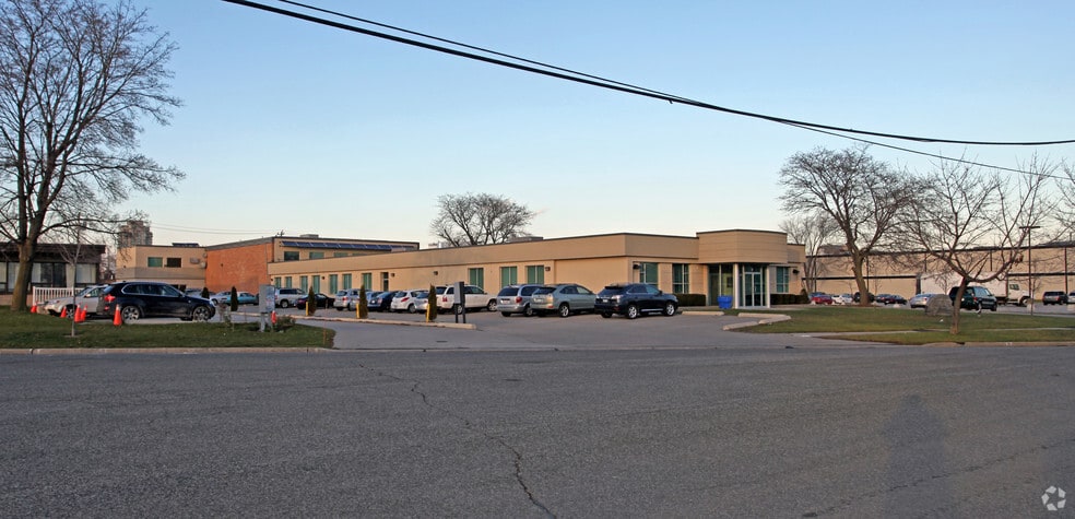 30 Kern Rd, Toronto, ON for lease - Building Photo - Image 3 of 6