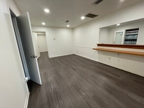 1325 S Houston Ave, Humble, TX for lease Interior Photo- Image 2 of 6