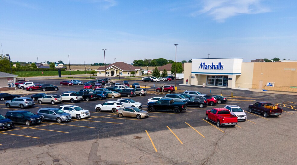 1200 E Susan Dr, Marshall, MN à louer - Photo du bâtiment - Image 3 de 12