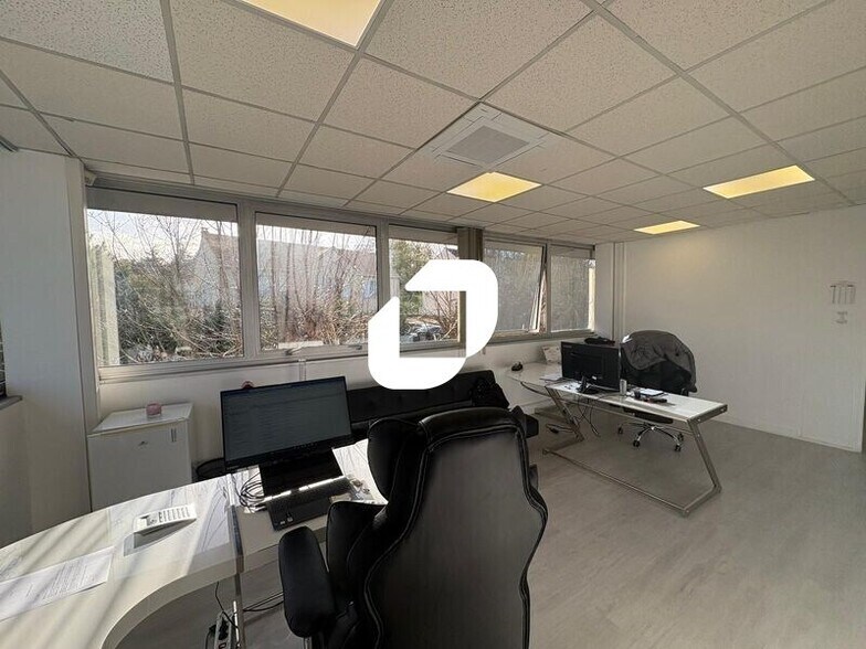 Office in Saint-Germain-en-Laye for sale - Interior Photo - Image 2 of 5