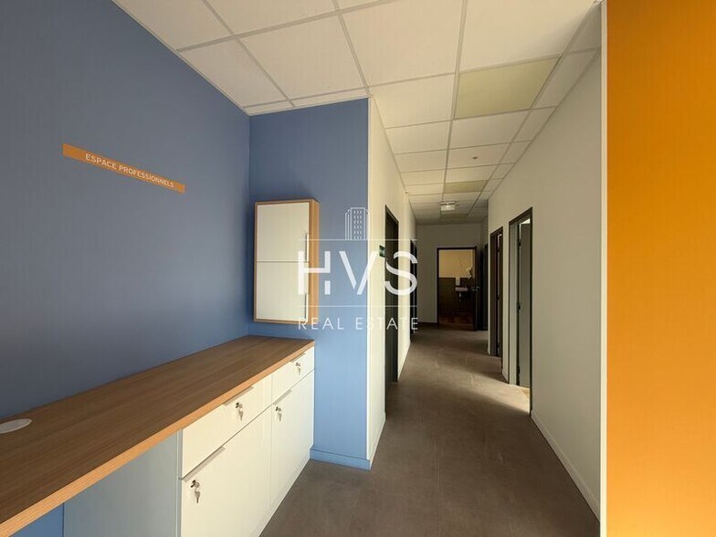 25 Rue Pascal Fieschi, Aix-en-Provence for lease - Interior Photo - Image 3 of 13