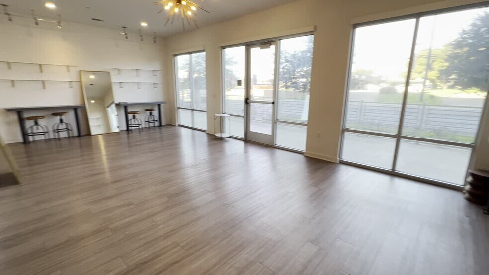 4361 S Congress Ave, Austin, TX à vendre - Vidéo sur l’inscription commerciale - Image 2 de 37