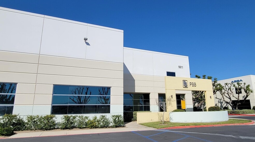 1311 E Philadelphia St, Ontario, CA for lease - Primary Photo - Image 1 of 5