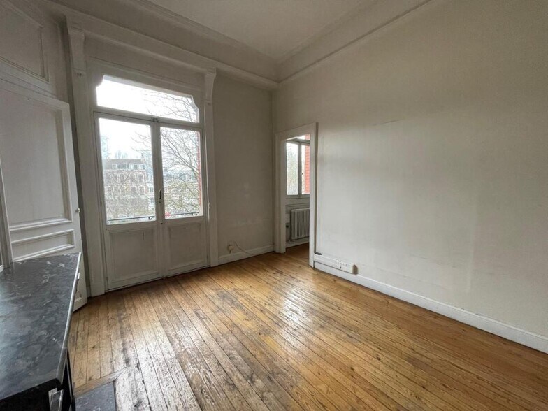 Office in Lille for lease - Interior Photo - Image 2 of 7