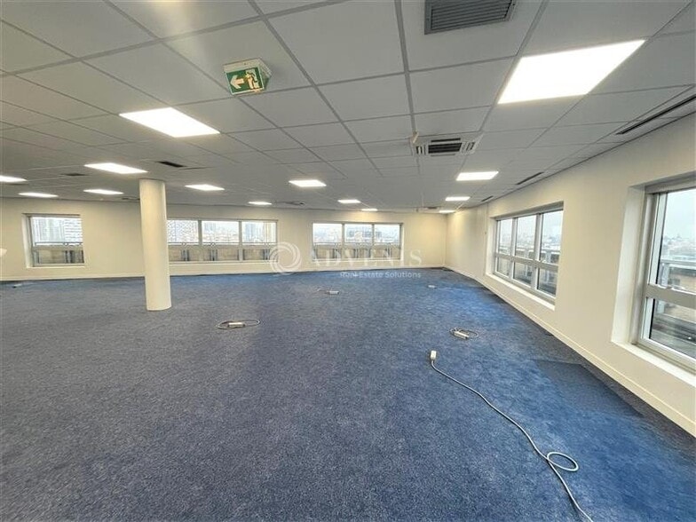 Office in Créteil for lease - Interior Photo - Image 3 of 6